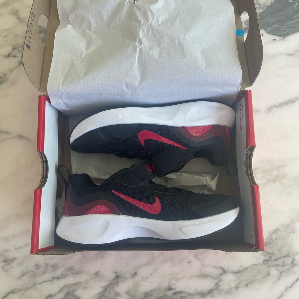 Nike kids WearAllDay NWT size 11.5 black/pink